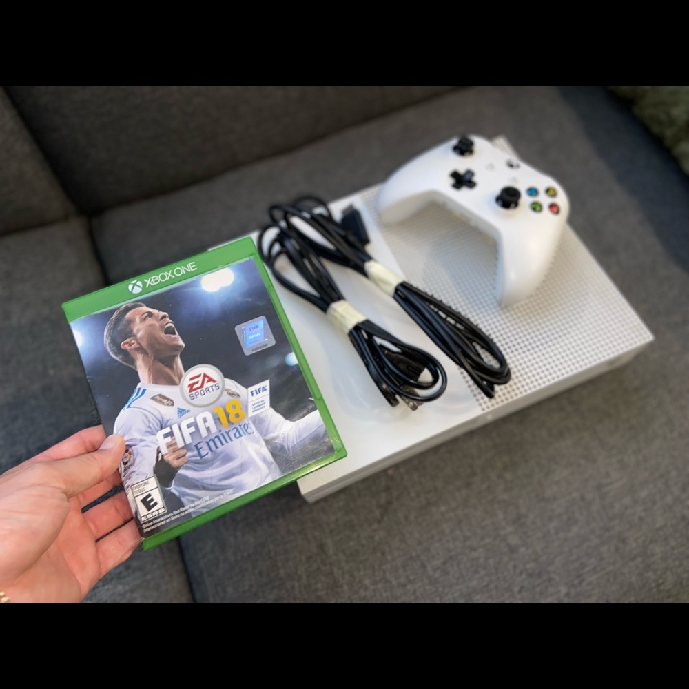 Selling a White Xbox one S.